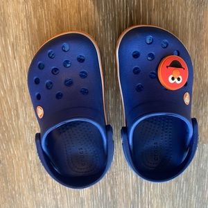 Toddler crocs with Elmo pin